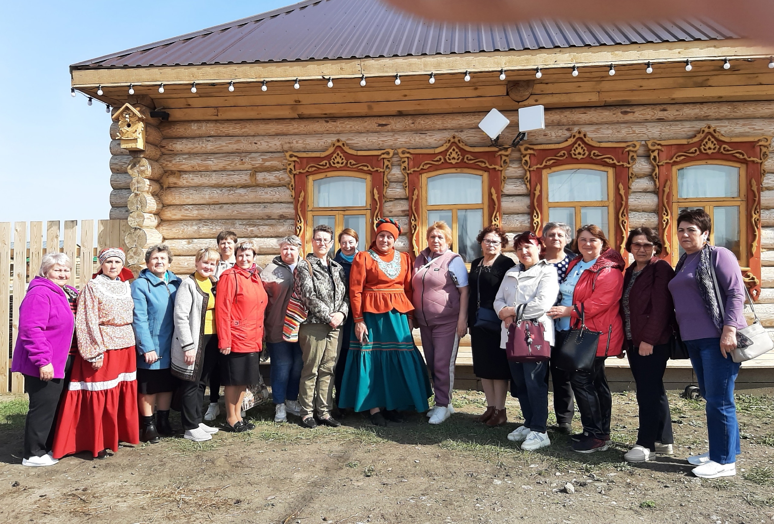 Группа активистов Макушинского окружного Совета ветеранов посетила комплекс &quot;Музей деревни Казачье подворье&quot; в Белозерском районе.