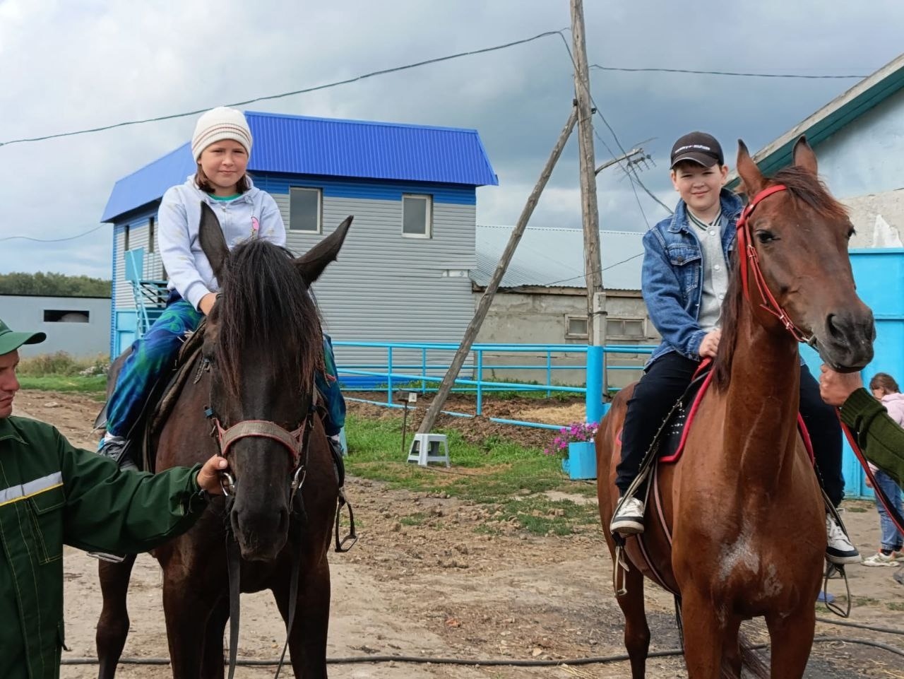 Экскурсия на конеферму в село Требушинное.