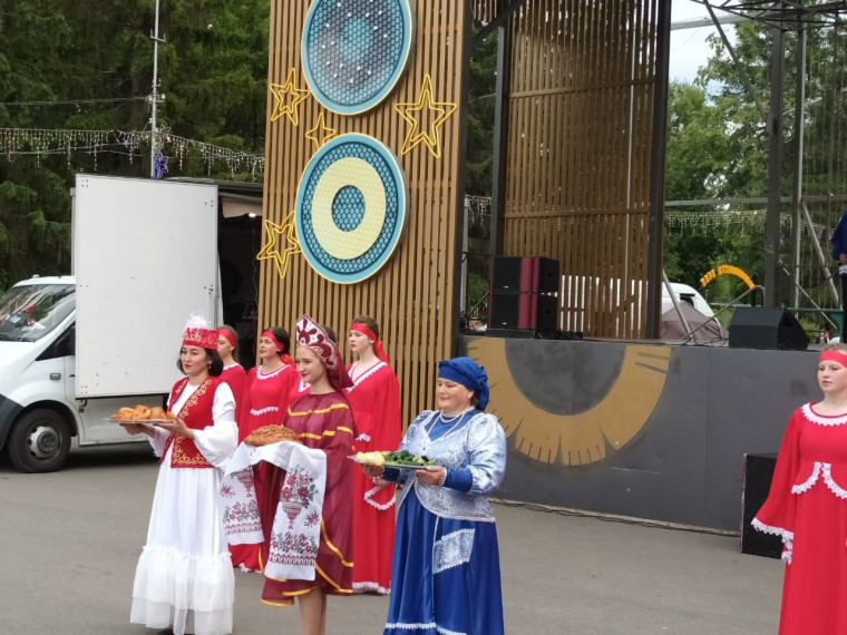 Макушинский муниципальный округ 25 июня участвовали в фестивале народного творчества"В семье большой ,в семье единой'в г.Кургане в Центральном парке культуры и отдыха.