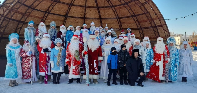 В Макушинском муниципальном округе Парад Дед Морозов и Снегурочек!. В Макушинском муниципальном округе Парад Дед Морозов и Снегурочек!.