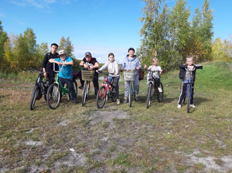 17 сентября, в тёплый осенний денёк, ребята из объединения "Юный турист" отправились в велопоход "Край родной".