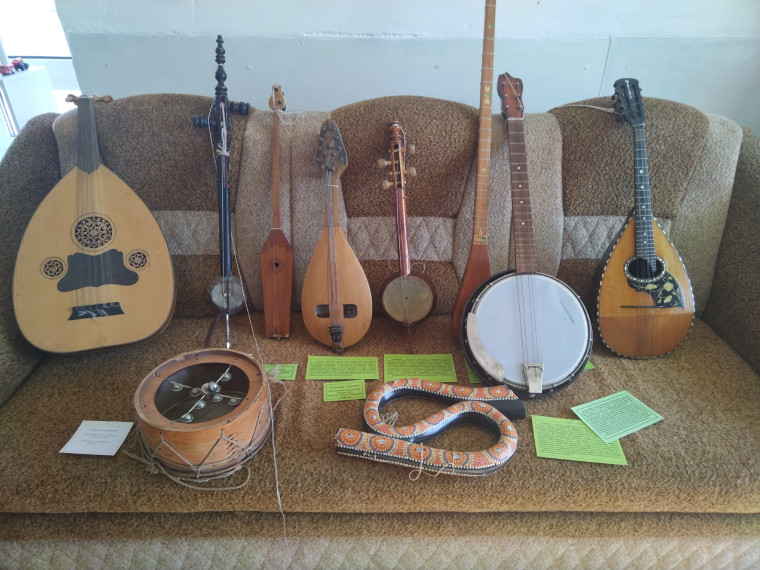 В мультицентре "Марфа" проходит выставка "Национальные музыкальные инструменты народов мира".