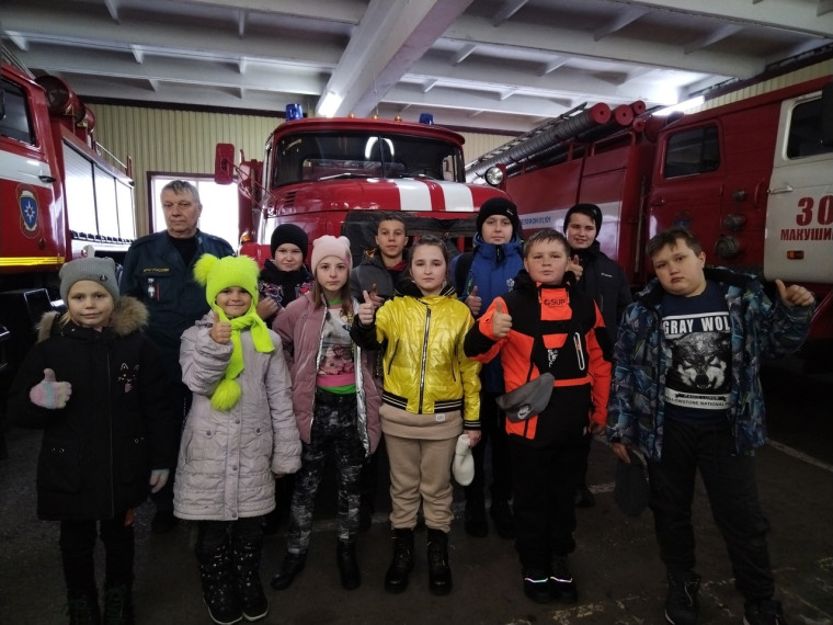 8 ноября ребята РДК из объединения «Юный турист» побывали на экскурсии в пожарной части.