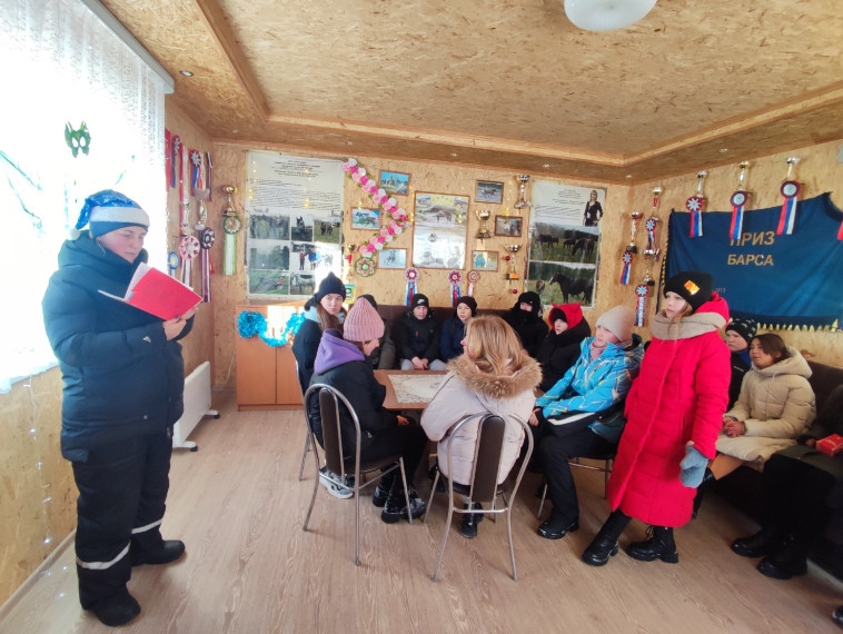 19 декабря ребята 8г класса побывали на КОНЮШНЕ в Макушинском округе, в селе Требушинное с целью - профориентация.