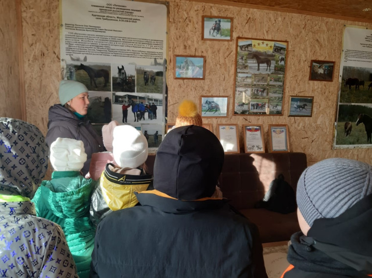 31 октября ребята РДК из объединений «Юный турист» и «Чудесники» побывали сразу в двух местах Макушинского муниципального округа.